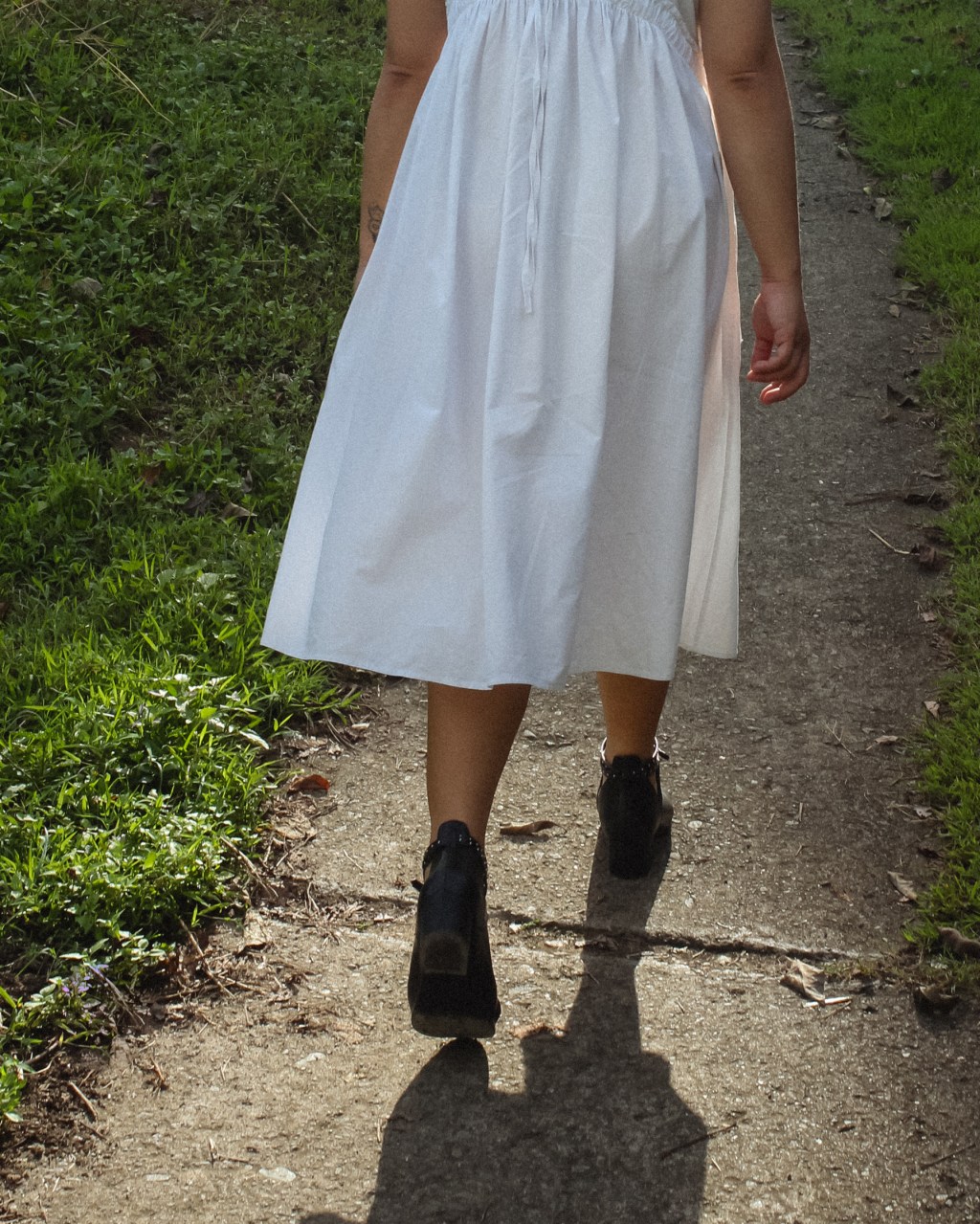 Sydney Filipino Artist. Camden New South Wales Content Creator and Stylist. Art Workshops Modern Calligraphy Watercolour Florals Art. Traditional and Digital Art. Gizelle Faye Art 